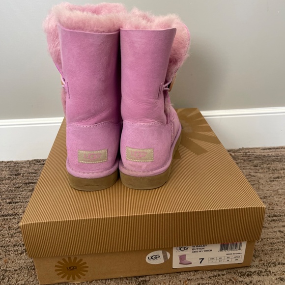 UGG Bailey Button - Picture 4 of 5